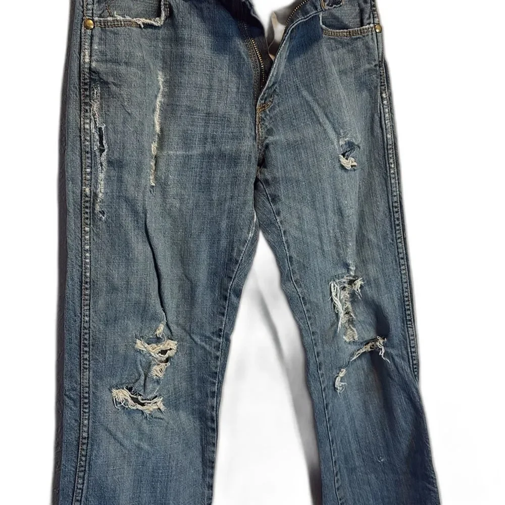 NWOT Wrangler slim bootcut distressed jeans 30/34